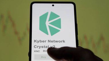 Bir takas ekranında KNC Kyber Ağı Kristal v2 'nin logosuna yaklaş. KNC Kyber Ağı Kristal V2 hisse senetleri, bir aygıt üzerinde $KNC.