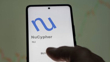 Değiş tokuş ekranındaki NU NuCypher logosuna yaklaş. NU NuCypher hisse senetleri, bir cihaza NU $.