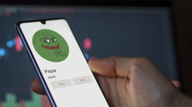 Bir değiş tokuş ekranındaki PEPE Pepe logosuna yaklaş. PEPE Pepe hisse senetleri, bir cihazda PEPE $.