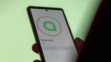 Değiş tokuş ekranındaki SC Siacoin logosuna yaklaş. SC Siacoin fiyat hisseleri, bir aygıt için SC $.