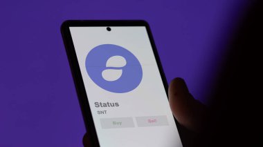 Değiş tokuş ekranındaki SNT Statüsü logosuna yaklaş. SNT Durum Fiyat Hisseleri, bir aygıtta SNT $.