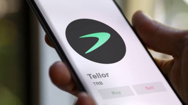 Değiş tokuş ekranındaki TRB Tellor logosuna yaklaş. TRB Tellor fiyat hisseleri, bir aygıt üzerinde TRB $.