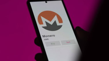 Takas ekranındaki XMR Monero logosuna yaklaş. XMR Monero hisse senetleri, XMR $bir aygıt üzerinde.