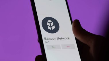 BNT Bancor Network 'ün logosunu bir değiş tokuş ekranında kapatın. BNT Bancor Ağ Fiyat Hisseleri, Bir aygıt üzerinde BNT $.