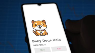Bir değiş tokuş ekranında Bebek Doge Coin 'in logosuna yaklaş. Bebek Doge madeni para senetleri, bir cihazın üzerindeki bebek bakımı.