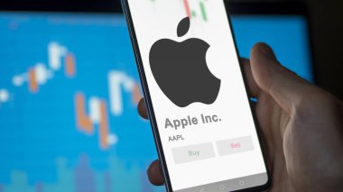 09 Nisan 2024, Cupertino, Kaliforniya. Apple A.Ş. 'nin logosunu bir takas ekranında kapat. Apple Inc fiyat hisseleri, bir aygıt üzerinde $AAPL.