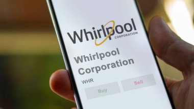 29 Nisan 2024, Benton Limanı, Michigan. Bir değiş tokuş ekranında Whirlpool Şirketi 'nin logosuna yaklaş. Whirlpool Şirketi hisse senetleri, bir cihaz için WHR $.