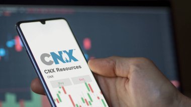26 Mart 2024, CNX kaynaklarının logosu bir salon binasının beyaz duvarında, CNX 'in kapalı alan markası..