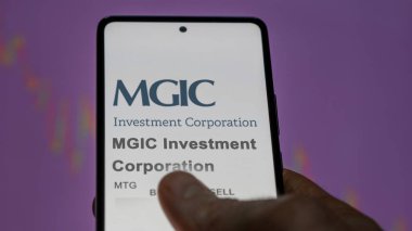 26 Mart 2024, MGIC Yatırım Şirketi 'nin logosu. Salon binasının beyaz bir duvarında..