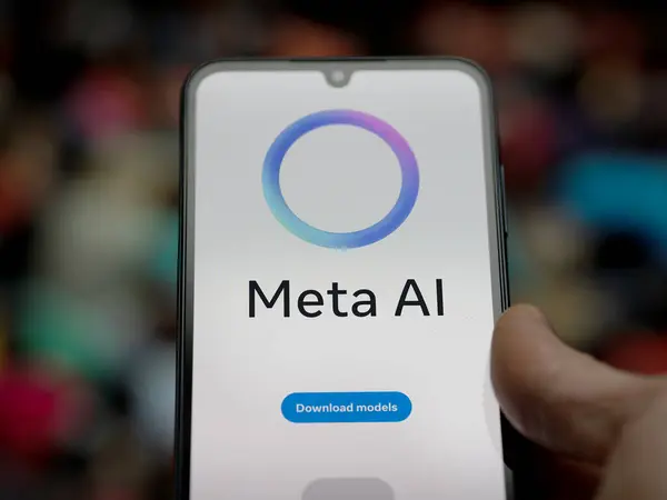 Birisi Llama 3 'ün sayfasına bakıyor. Arka planda Meta AI' ın bulanık logosu. Bir ekranda model dilleri karşılaştırma grafiği.