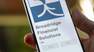 Lake Access, New York 'ta. Broadridge Finansal Çözümler 'in logosunu bir değiş tokuş ekranında kapatın. Broadridge Finansal Çözümler hisse senetleri, cihaza BR $.