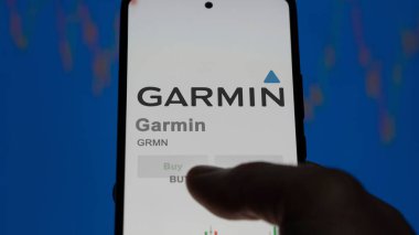 Schaffhausen, İsviçre. Garmin 'in logosuna bir değiş tokuş ekranında yaklaş. Garmin hisse senetleri, bir cihazda GRMN $.