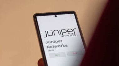 Sunnyvale, Kaliforniya. Juniper Ağı 'nın logosunu bir takas ekranında kapatın. Juniper Networks hisse senetleri, bir aygıt üzerinde JNPR $.