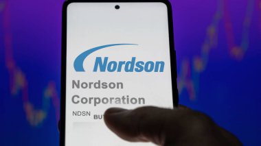 Westlake, Ohio 'da. Bir değiş tokuş ekranında Nordson Şirketi 'nin logosuna yaklaş. Nordson Şirketi hisse senetleri, bir cihazda NDSN $.
