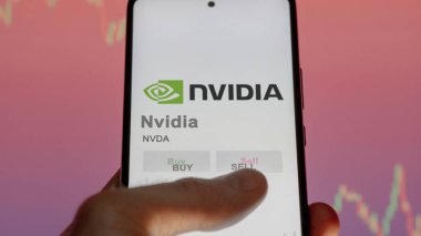 Santa Clara, Kaliforniya. Değiş tokuş ekranında Nvidia 'nın logosuna yaklaş. Nvidia hisse senetleri, bir cihazda NVDA $.