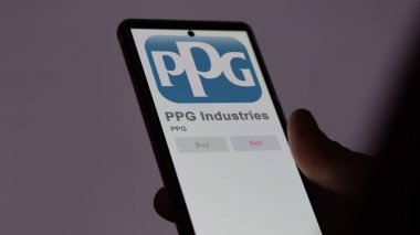 Pittsburgh, Pennsylvania 'da. PPG Endüstri 'nin logosuna yakın çekim bir değiş tokuş ekranında. PPG Endüstri hisse senedi fiyatları, cihaza PPG $.