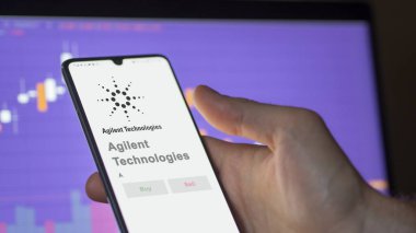 Santa Clara, Kaliforniya. Agilent Teknolojileri 'nin logosuna yakın çekim bir değiş tokuş ekranında. Agilent Teknolojileri hisse senetleri, bir cihaza A $.