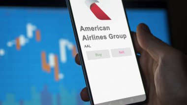 Fort Worth, Teksas. Amerikan Hava Yolları Grubu 'nun logosuna bir değiş tokuş ekranında yaklaş. American Airlines Group hisse senetleri, bir cihazda AAL $.