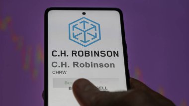Eden Prairie, Minnesota 'da. C.H. logosunu kapat. Robinson bir değiş tokuş ekranında. C H Robinson hisse senetleri, bir cihaz için CHRW $.
