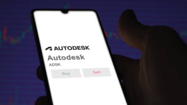 San Francisco, Kaliforniya. Değiş tokuş ekranındaki Autodesk logosuna yaklaş. Otomatik masabaşı hisse senetleri, bir aygıtta ADSK $.