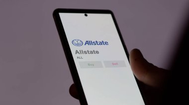 Glenview, Illinois 'de. Değiş tokuş ekranındaki Allstate logosuna yaklaş. Tüm eyalet hisse senetleri, bir cihaza $All.