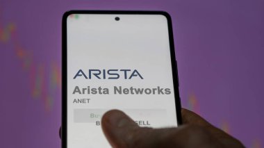 Santa Clara, Kaliforniya. Bir değiş tokuş ekranında Arista Networks 'ün logosuna yaklaş. Arista Networks hisse senetleri, bir aygıt üzerinde ANET $.