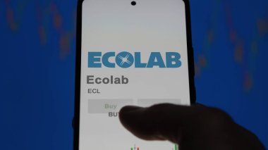 Aziz Paul, Minnesota. Değişim ekranındaki Ecolab logosuna yaklaş. Ekolab fiyat hisseleri, cihazda ECL $.