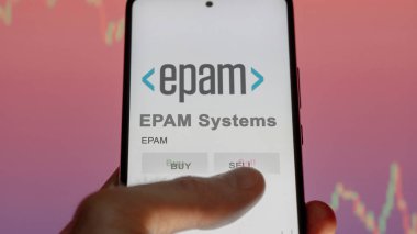 Newtown, Pennsylvania 'da. Bir değiş tokuş ekranındaki EPAM Sistemlerinin logosuna yaklaş. EPAM Sistemleri hisse senetleri, EPAM $bir aygıt üzerinde.