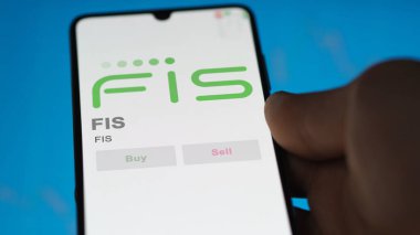 Jacksonville, Florida 'da. Değiş tokuş ekranındaki FIS logosuna yaklaş. FIS hisse senetleri, cihazdaki FIS $.