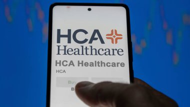 Nashville, Tennessee. Değiş tokuş ekranındaki HCA Sağlık Hizmetleri logosuna yaklaş. HCA Sağlık Fiyat Hisseleri, bir cihaza HCA $.