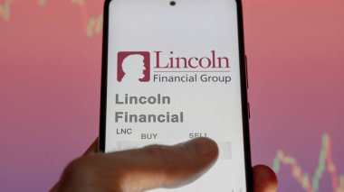 Radnor, Pennsylvania. Bir değiş tokuş ekranında Lincoln Finans 'ın logosuna yaklaş. Lincoln Finansal Fiyat Hisseleri, Bir cihaz için LNC $.