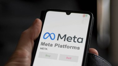 Menlo Park, Kaliforniya. Değiş tokuş ekranındaki Meta Platformlarının logosuna yaklaş. Meta Platformu fiyat hisseleri, bir aygıt üzerinde $META.