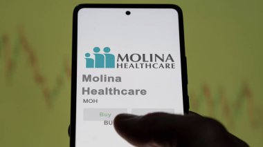 Long Beach, Kaliforniya. Bir değiş tokuş ekranında Molina Sağlık 'ın logosuna yaklaş. Molina Sağlık Fiyat Hisseleri, Bir aygıt için MOH $.