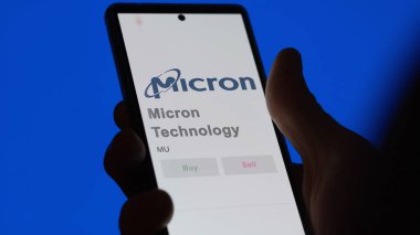 Boise, Idaho. Mikron Teknolojisi 'nin logosuna yakın çekim yap. Mikron Teknoloji hisse senetleri, bir cihaz için MU $.
