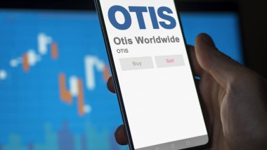 Farmington, Connecticut. Bir değiş tokuş ekranında Otis Worldwide 'ın logosuna yaklaş. Otis dünya çapında hisse senetleri, bir cihazda OTIS $.