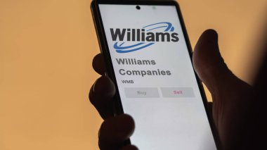 Tulsa, Oklahoma 'da. Bir değiş tokuş ekranındaki Williams Şirketleri 'nin logosuna yaklaş. Williams Şirketleri hisse senedi fiyatları, bir cihaza WMB $.