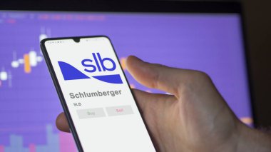 Houston, Teksas. Bir değiş tokuş ekranındaki Schlumberger logosuna yaklaş. Schlumberger hisse senetleri, cihaz için SLB $.