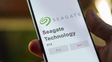 Dublin, İrlanda. Bir değiş tokuş ekranında Seagate Teknoloji 'nin logosuna yaklaş. Seagate Teknoloji hisse senetleri, cihaza STX $.