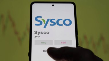 Houston, Teksas. Değiş tokuş ekranındaki Sysco logosuna yaklaş. Sysco fiyat hisseleri, bir aygıt üzerinde SYY $.