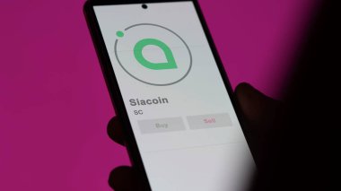 Bir takas ekranındaki SC Siacoin şifreleme varlığının logosuna yaklaş. SC Siacoin fiyat hisseleri, bir aygıt için SC $.