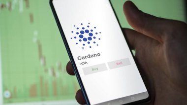 Bir takas ekranındaki ADA cardano crypto varlığının logosunu kapat. ADA cardano hisse senetleri, bir cihaza $ADA.