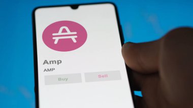 Bir değiş tokuş ekranındaki AMP Amper Kripto varlığının logosuna yaklaş. AMP Amper fiyat hisseleri, bir aygıta AMP $.