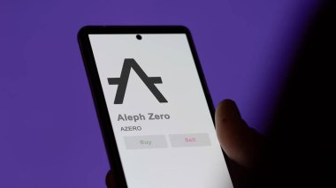 Bir değiş tokuş ekranındaki AZERO Aleph Sıfır şifreleme varlığının logosuna yaklaş. AZERO Aleph Sıfır fiyat hisseleri, bir cihaza AZERO $.