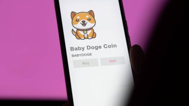 Bir değiş tokuş ekranında Bebek Doge Coin şifreleme varlığının logosunu kapat. Bebek Doge madeni para senetleri, bir cihazın üzerindeki bebek bakımı.