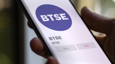 Bir değiş tokuş ekranındaki BTSE BTSE şifreleme varlığının logosunu kapat. BTSE BTSE fiyat hisseleri, bir aygıt üzerinde $BTSE.
