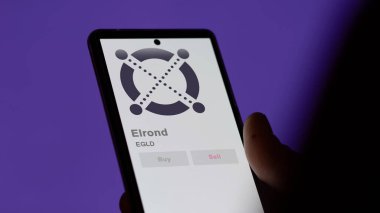 Bir değiş tokuş ekranındaki EGLD elrond şifreleme varlığının logosuna yaklaş. EGLD elrond fiyat hisseleri, bir aygıt üzerinde EGLD $.