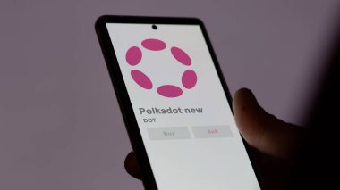 Bir değiş tokuş ekranındaki DOT polkadot yeni kripto varlığının logosunu kapat. DOT yeni fiyat hisseleri, bir aygıt üzerinde DOT $.