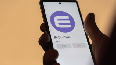 ENJ Enjin Coin şifreleme varlığının logosunu bir takas ekranında kapat. ENJ Enjin madeni para fiyatları, bir aygıt üzerinde ENJ $.