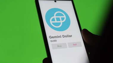 Takas ekranındaki GUSD Gemini Doları kripto varlığının logosuna yaklaş. GUSD Gemini fiyat hisseleri, bir cihaza GUSD $.