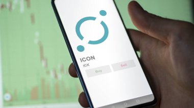 Bir değiş tokuş ekranındaki ICX ICON şifreleme varlığının logosuna yaklaş. ICX ICON hisse senetleri, bir aygıt için ICX $.